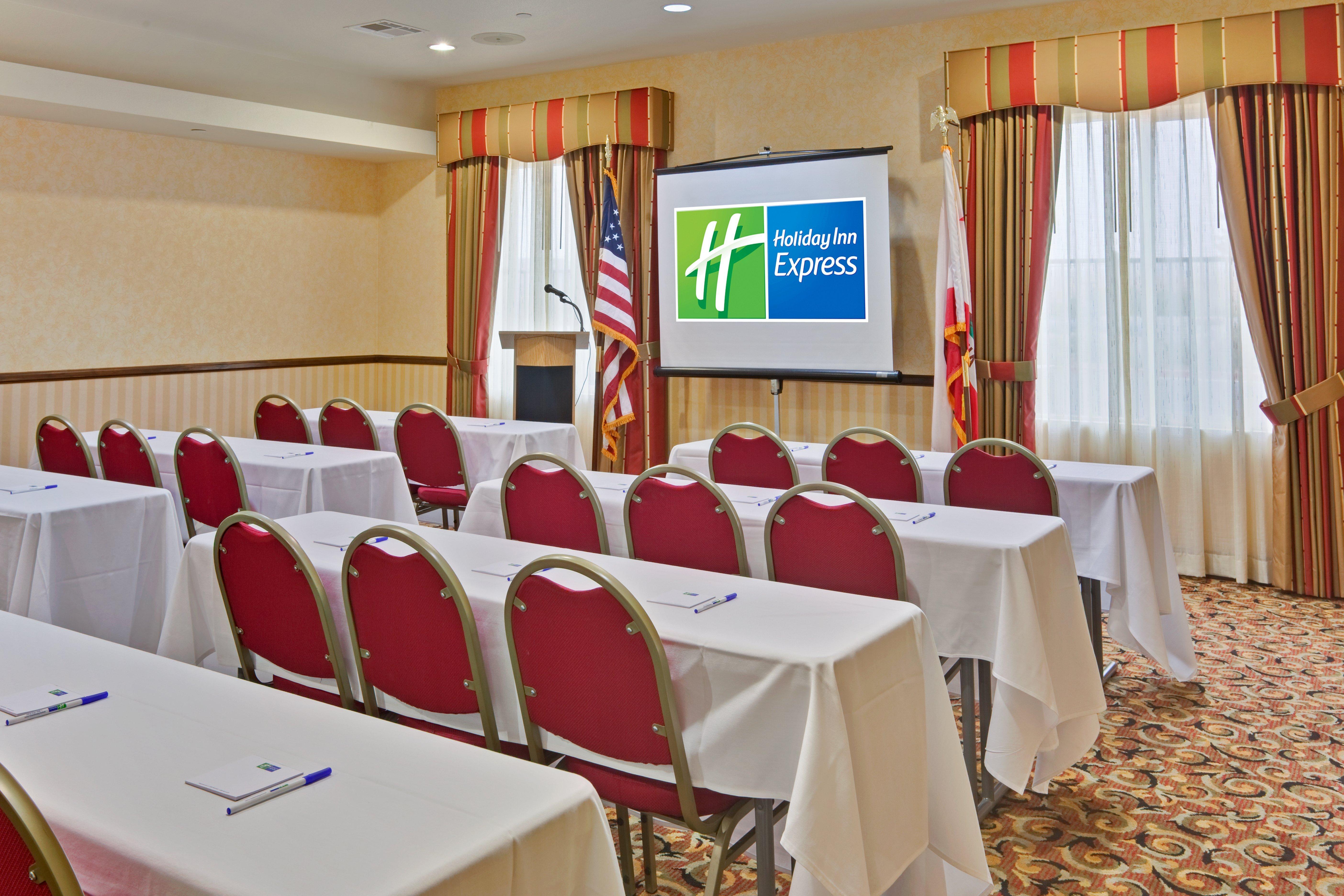 Holiday Inn Express & Suites Beaumont - Oak Valley By Ihg Екстериор снимка