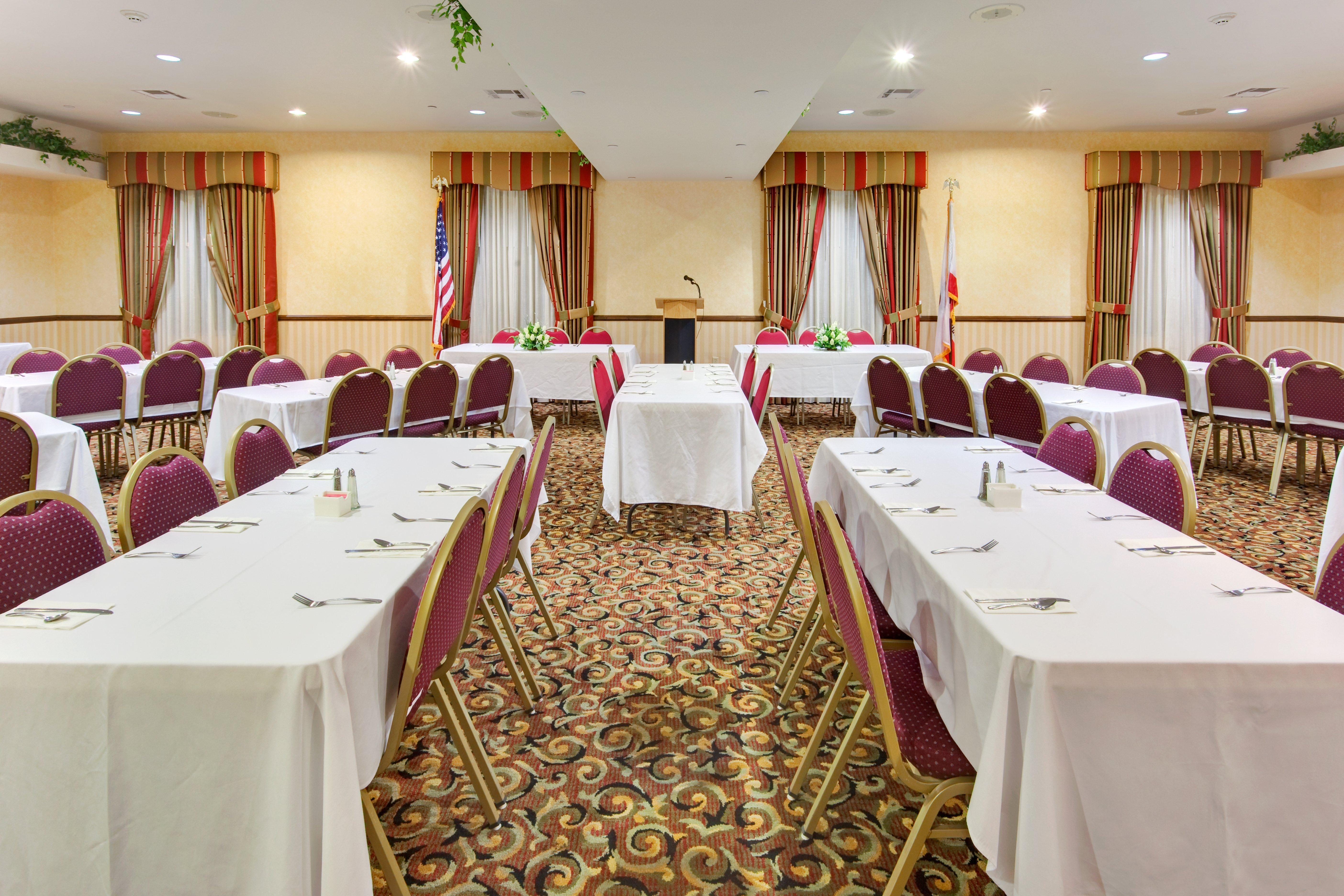 Holiday Inn Express & Suites Beaumont - Oak Valley By Ihg Екстериор снимка
